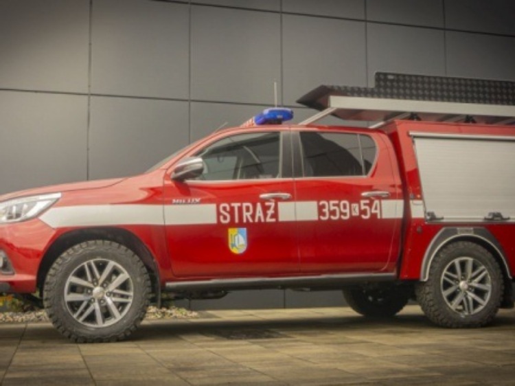 Niezniszczalny pickup na służbie. Toyota Hilux z zabudową dla straży pożarnej